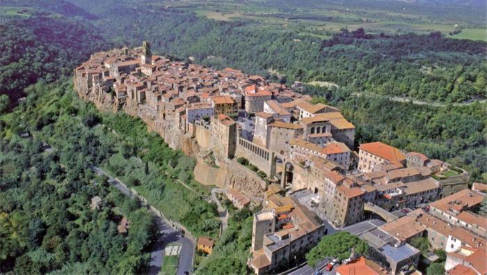 Un Giardino Nel Tufo Pitigliano