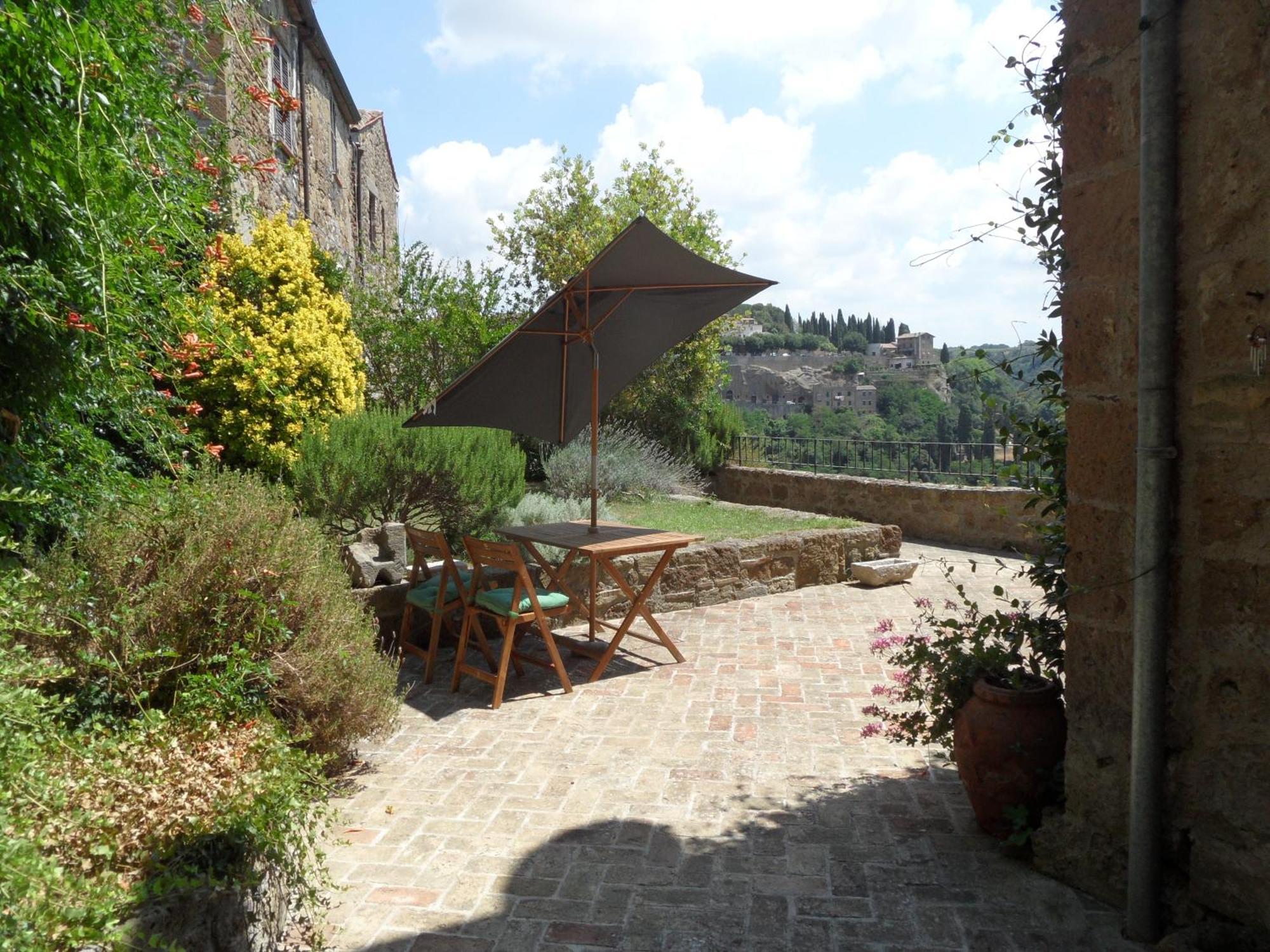 Un Giardino Nel Tufo * Pitigliano